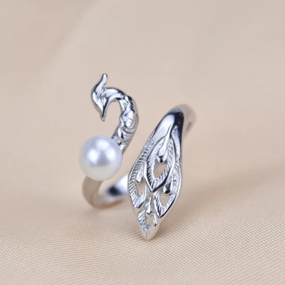 Jewelry - Sterling silver genuine pearl peacock ring.